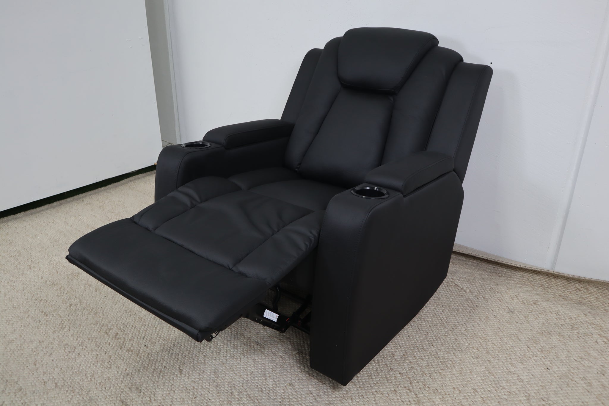 LEON BLACK RECLINER