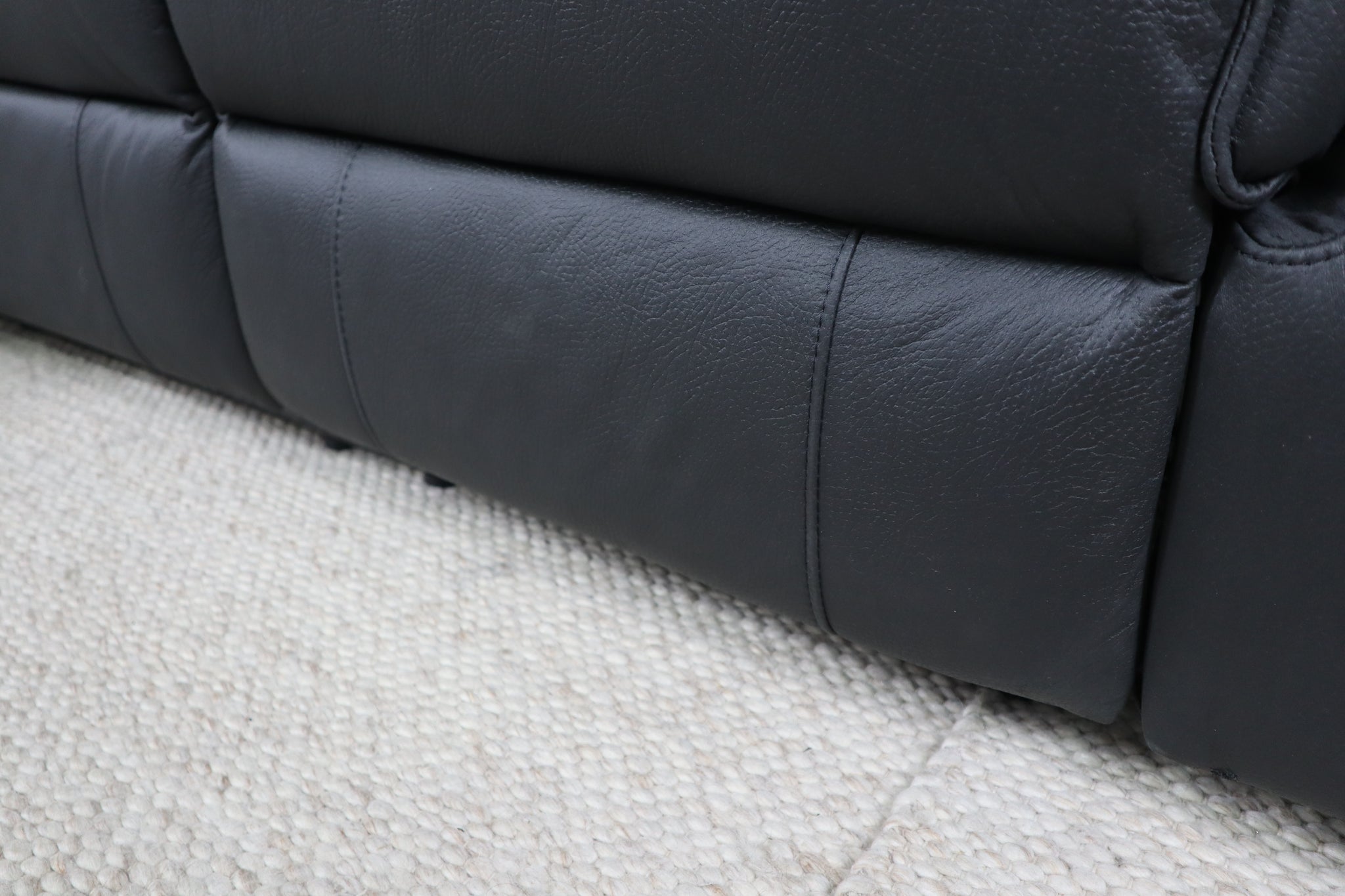 EMMA BLACK RECLINER