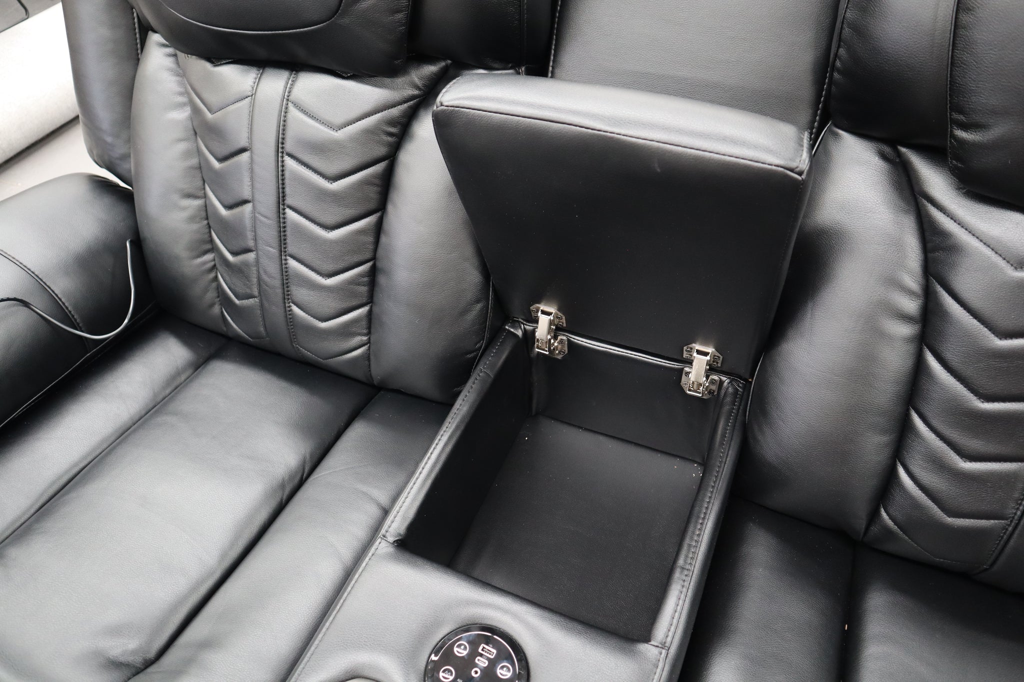 ALISA BLACK CORNER LOUNGE