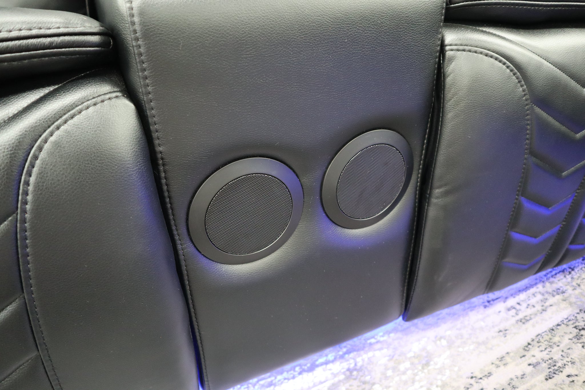 ALISA BLACK CORNER LOUNGE