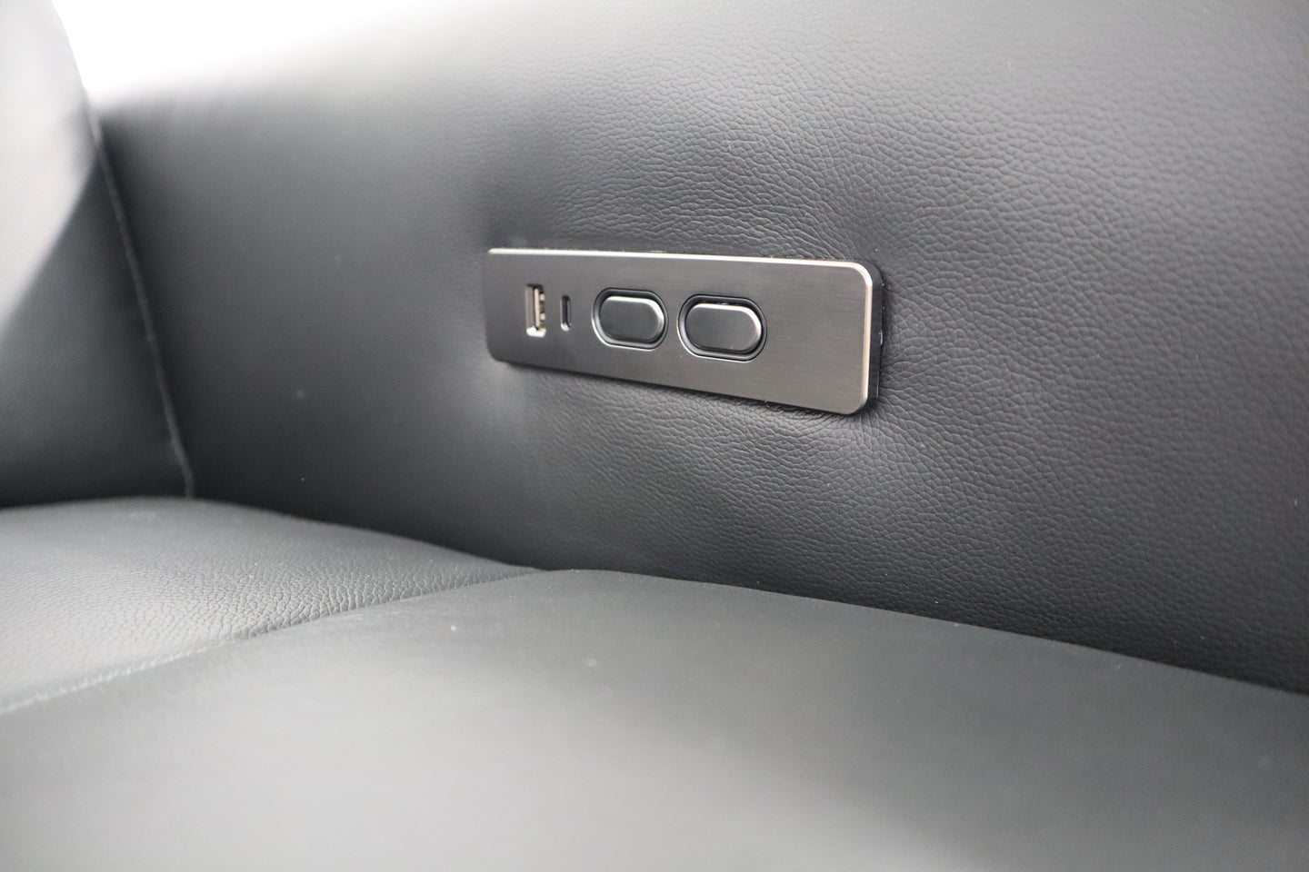 DELTA BLACK LEATHER 2.5 SEATER