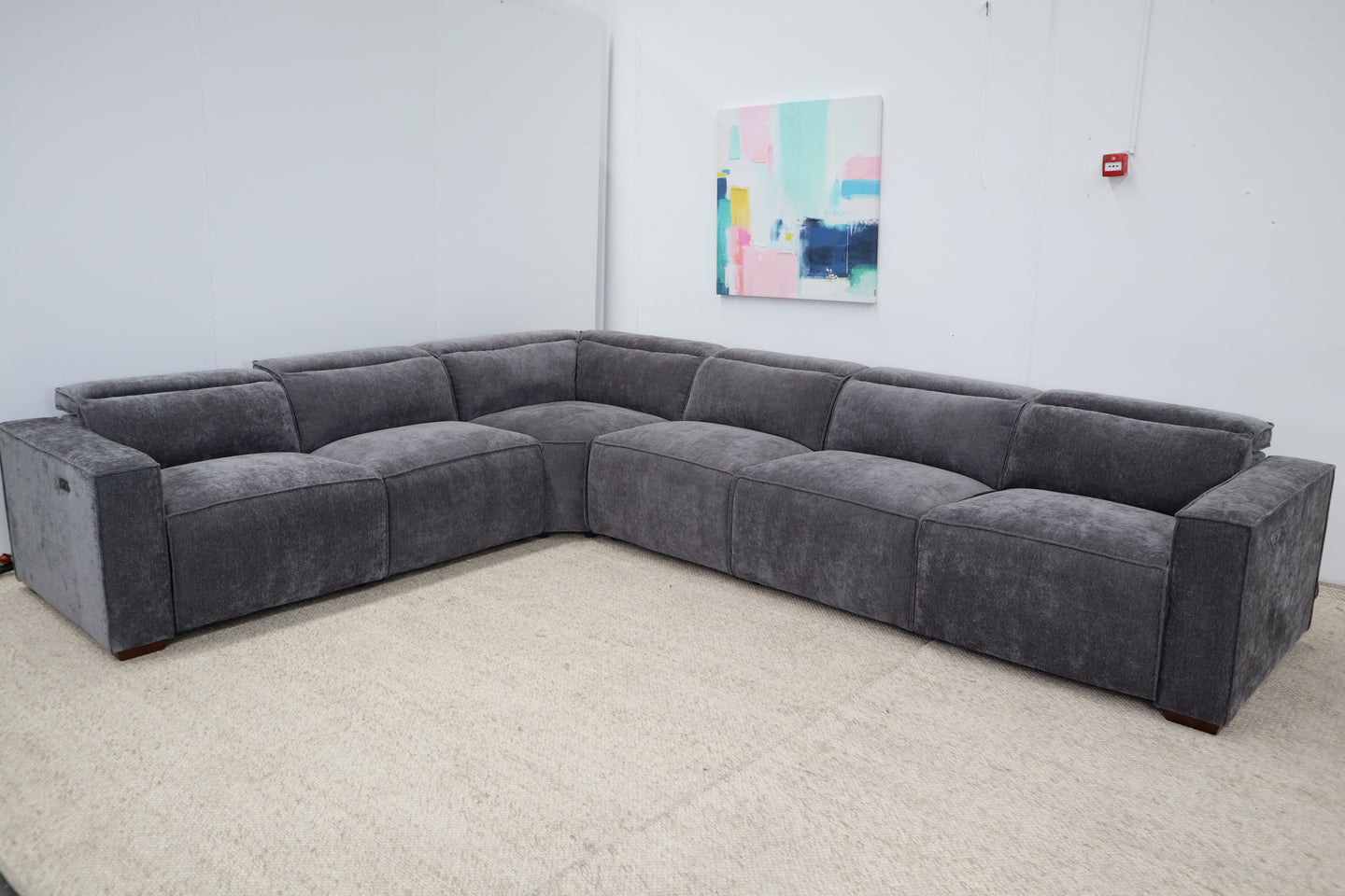 LYNX CHARCOAL CORNER LOUNGE