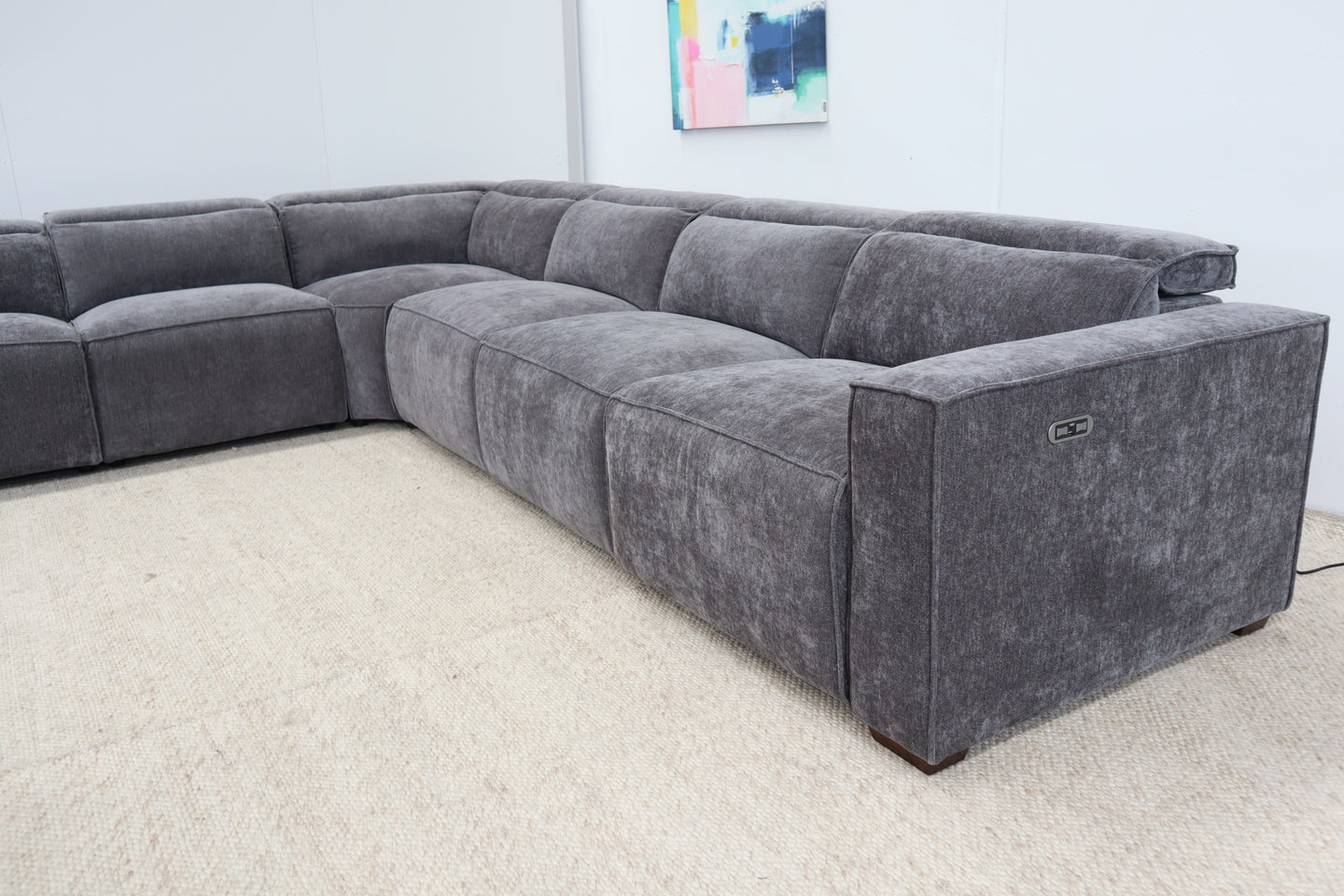 LYNX CHARCOAL CORNER LOUNGE