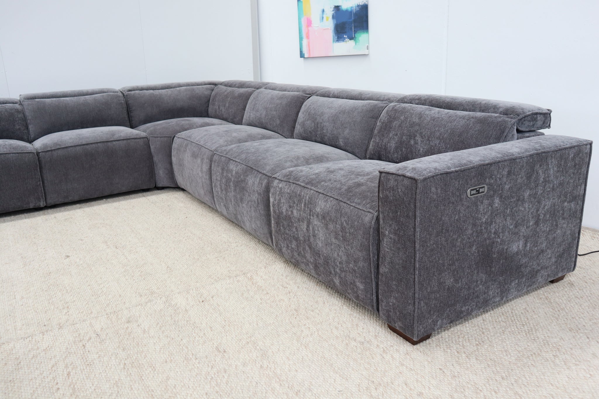 LYNX CHARCOAL CORNER LOUNGE