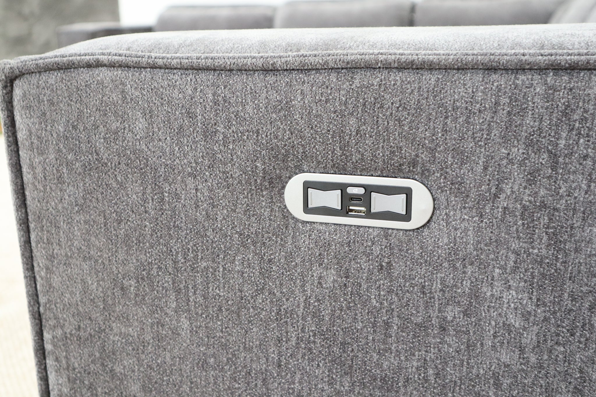 LYNX CHARCOAL CORNER LOUNGE