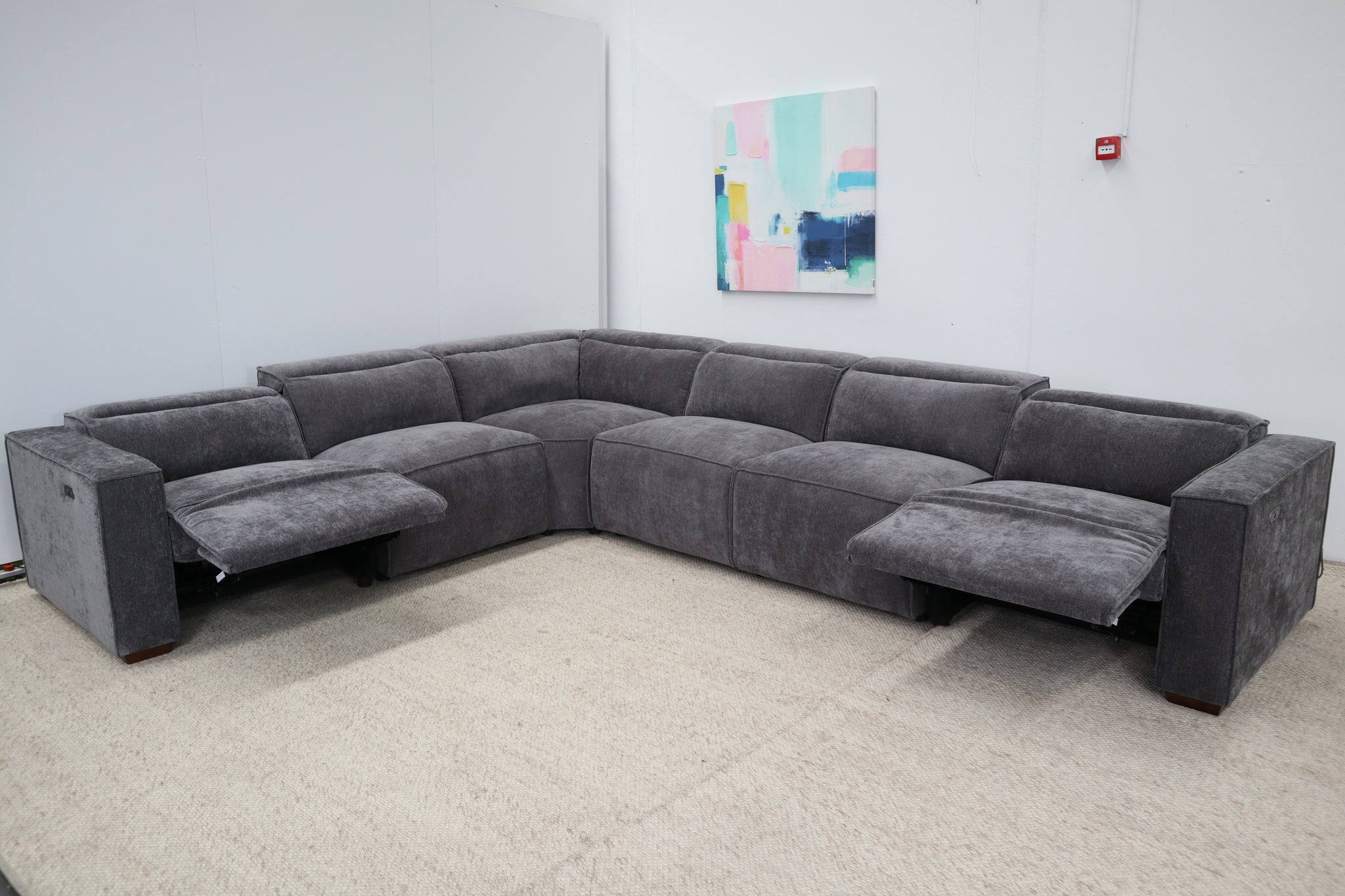 LYNX CHARCOAL CORNER LOUNGE