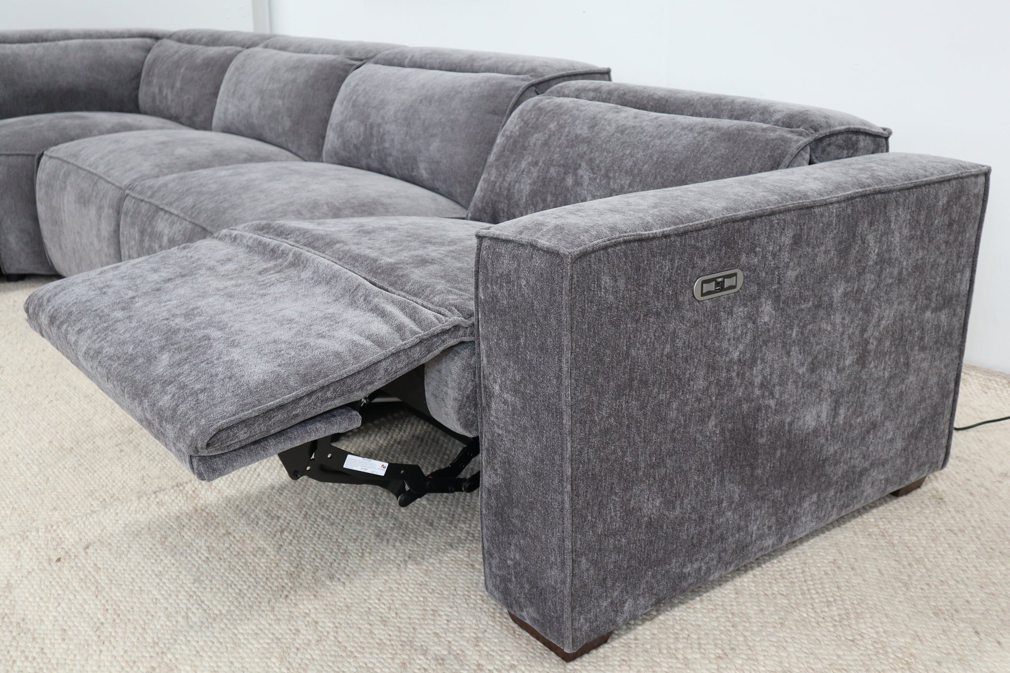 LYNX CHARCOAL CORNER LOUNGE