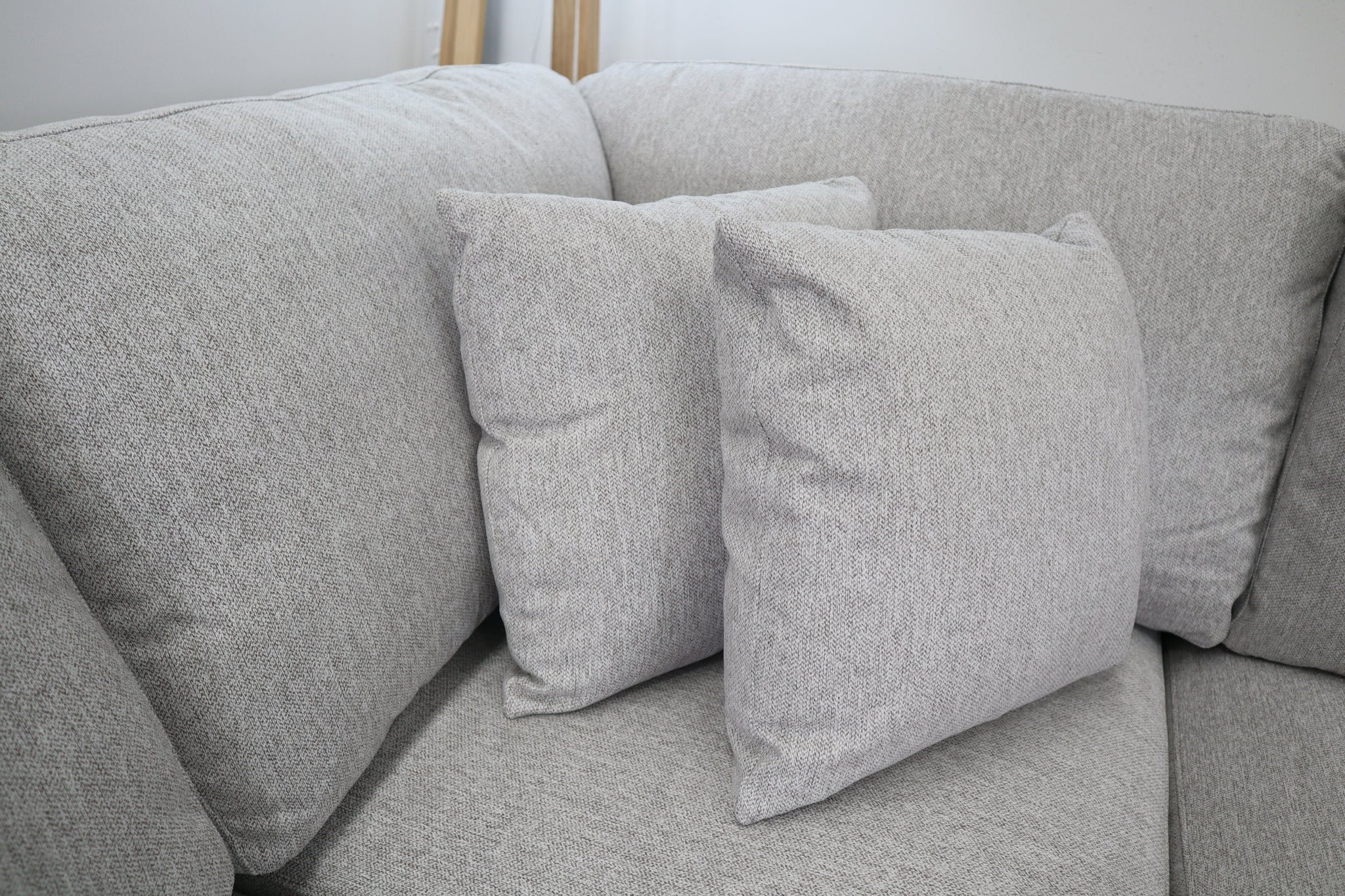 AMALFI LIGHT GREY CORNER LOUNGE SUITE WITH REVERSIBLE CHAISE