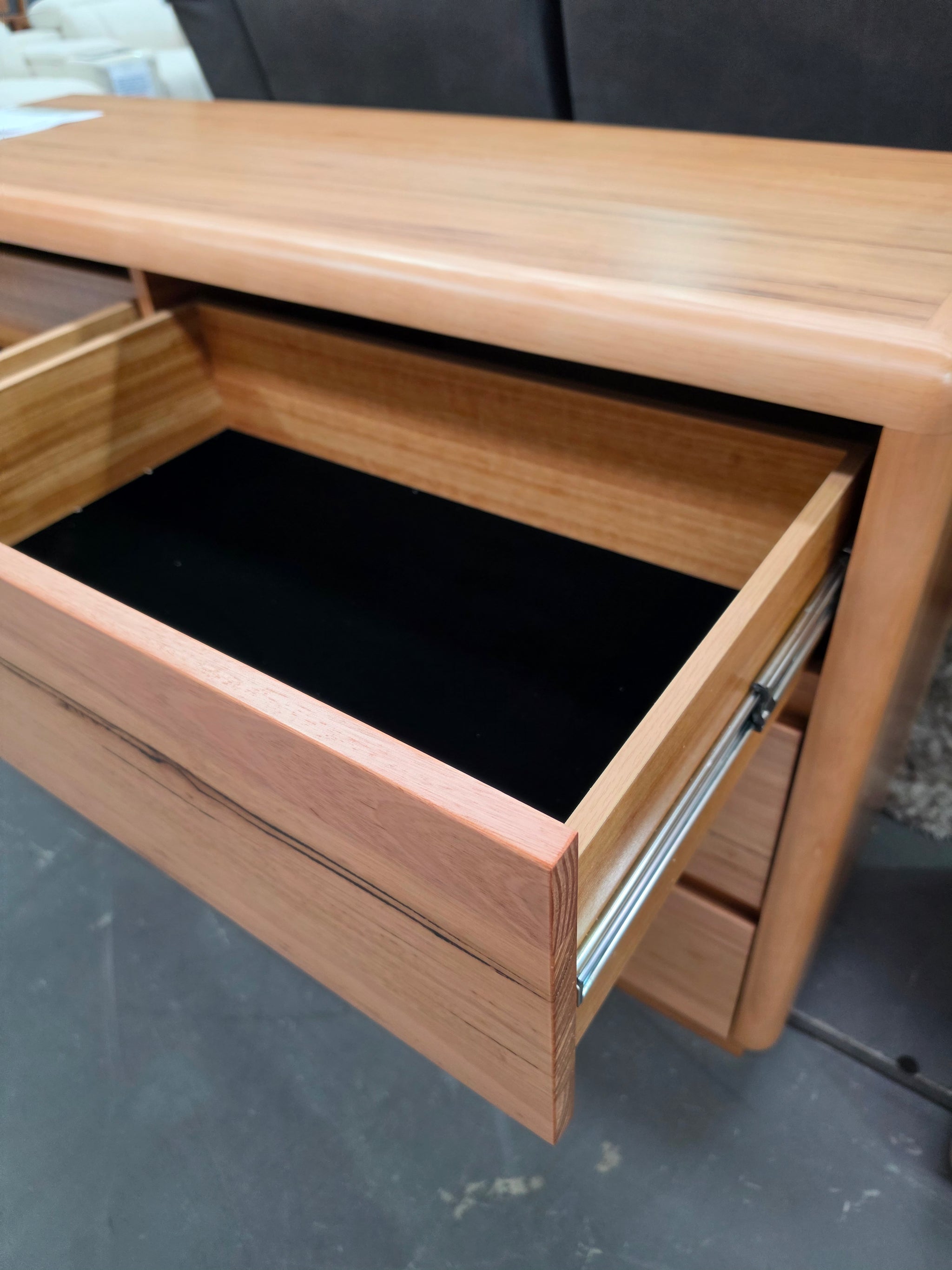AVERY MESSMATE DRESSER