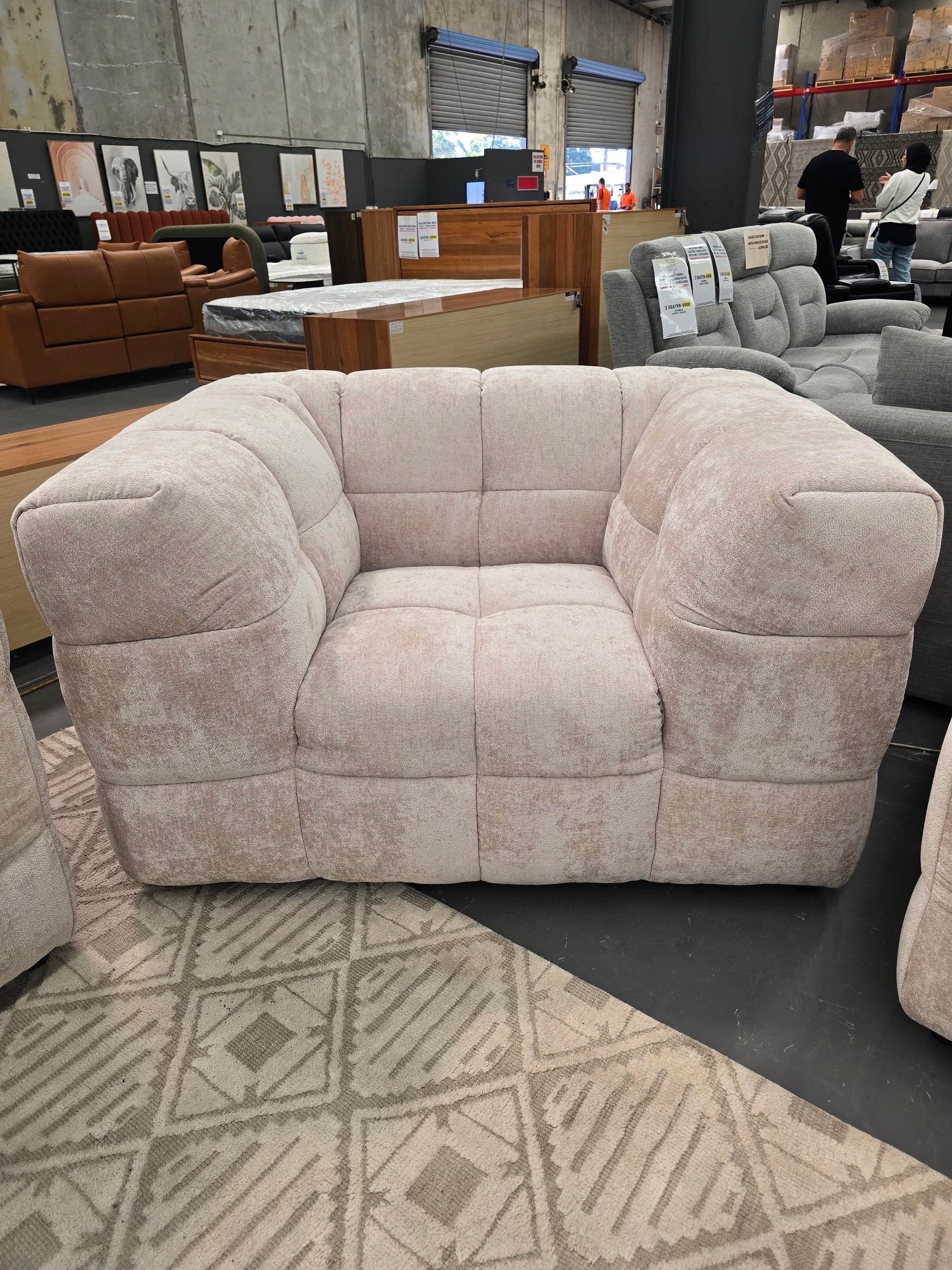 ZOE NATURAL FABRIC ARMCHAIR