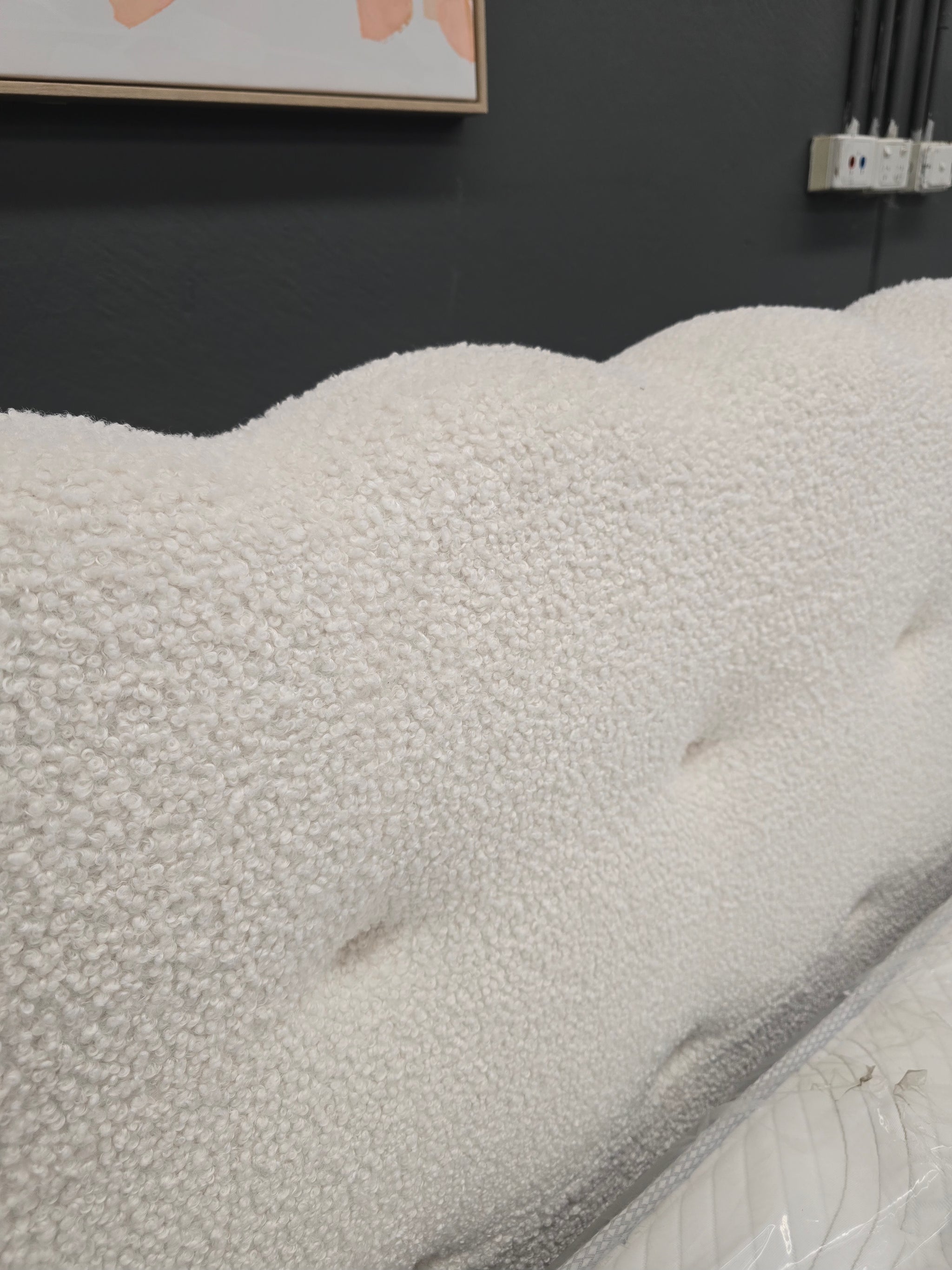 AVA IVORY QUEEN BED WITH GAS LIFT